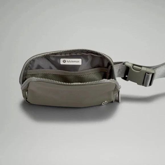 Lululemon Everywhere Belt Bag Nylon Grey Sage Fanny Pack Adjustable Strap NWT - Picture 6 of 12